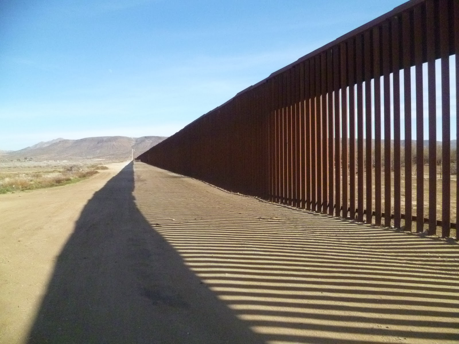 Difference Between Chinese Wall and Mexico Wall