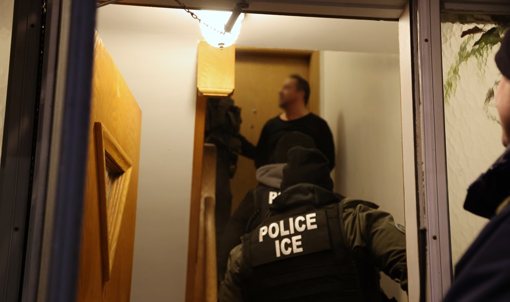 ICE Makes Sweeping Arrests in Chicago, Endangering City’s Livelihood