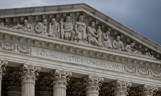 Supreme Court “De-Documents” 350,000 Venezuelans – And Keeps Everyone In The Dark About What’s Next