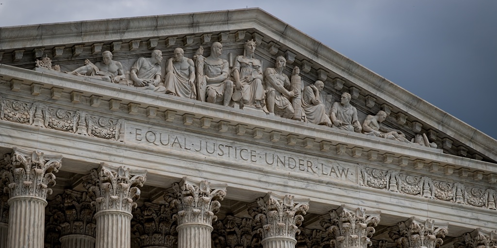 Supreme Court “De-Documents” 350,000 Venezuelans – And Keeps Everyone In The Dark About What’s Next